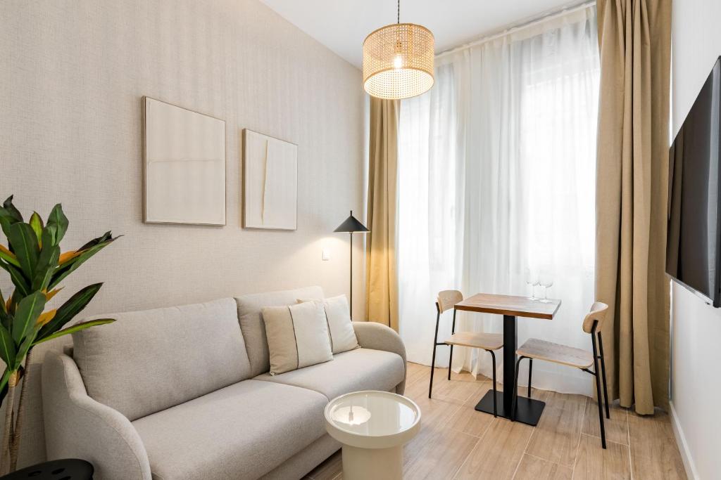 Apartamentos Turísticos En Vallecas, Apuntoarquitectura